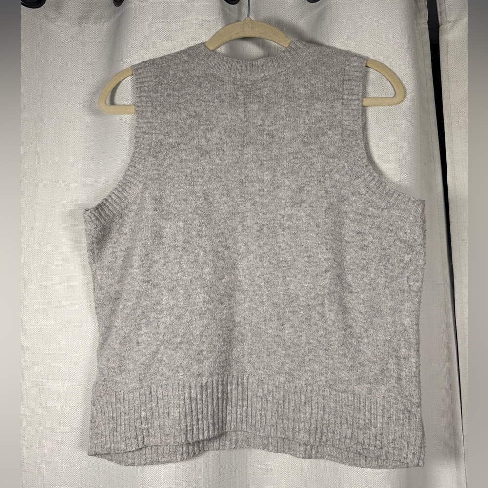 Charter Club Grey Knit Pearl Sleeveless Sweater Vest Medium - Picture 2 of 7